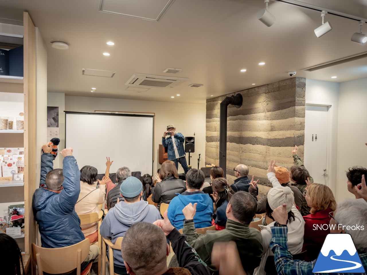 祝・10作目。地球を滑る旅『RIDE THE EARTH 10 SOUTH AMERICA』出版記念イベント・プロスキーヤー・児玉毅さんとプロフォトグラファー・佐藤圭さんによるスライドトークショー in 帯広 Report！